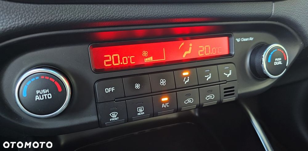 Kia Carens 1.7 CRDi Vision - 18