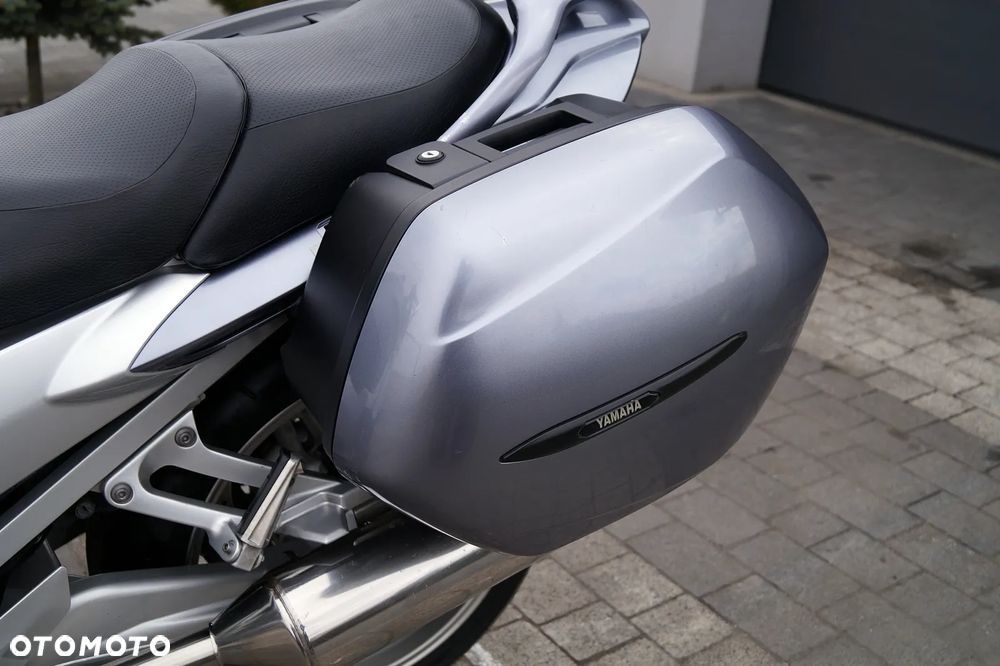 Yamaha FJR - 16
