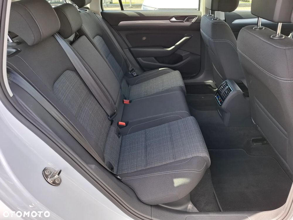Volkswagen Passat - 13