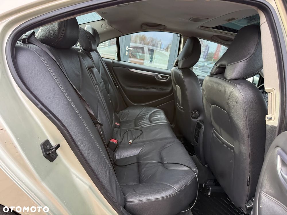 Volvo S60 2.4D5 Rubin - 25