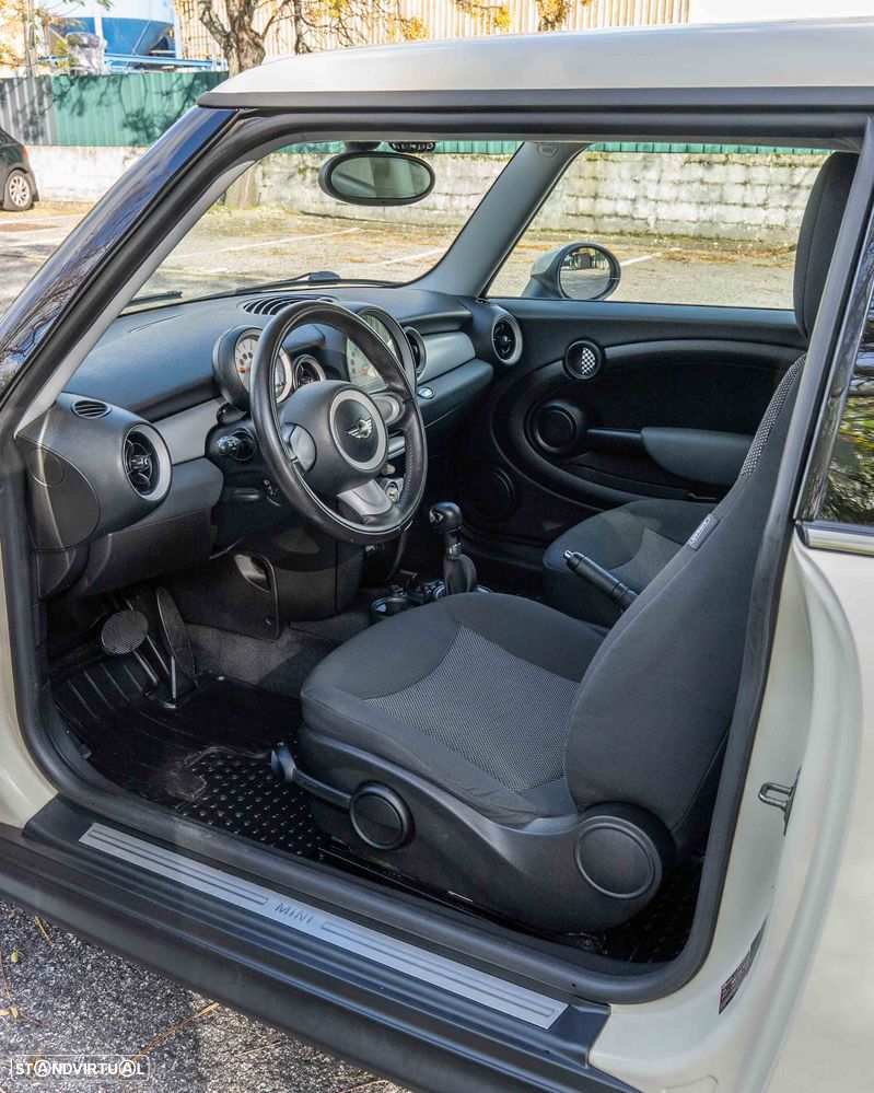 MINI 3 Portas One Aut. Brick Lane - 11