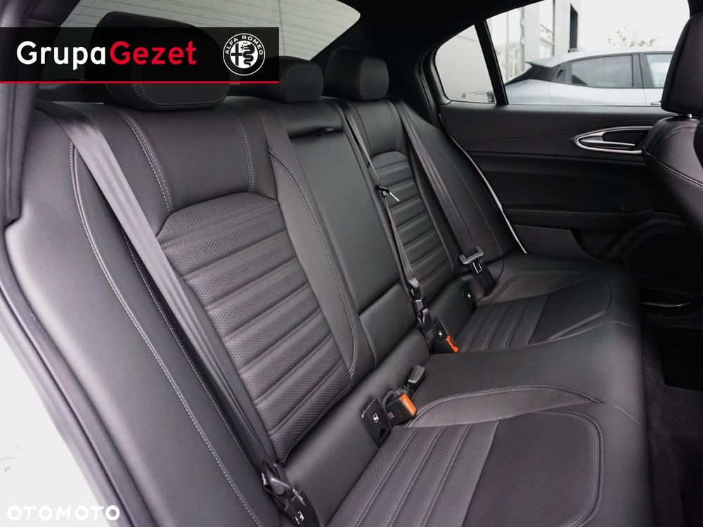 Alfa Romeo Giulia - 6