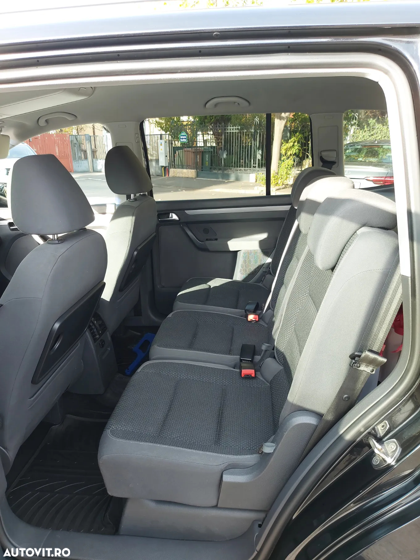 Volkswagen Touran 1.6 TDI DSG Comfortline - 8