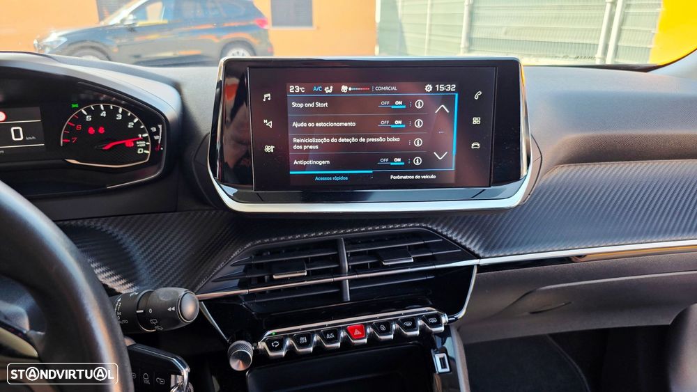 Peugeot 2008 1.2 PureTech Active Pack - 17