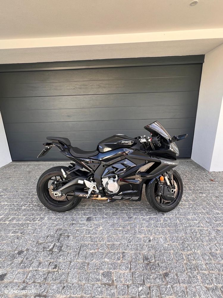 CF Moto 675SR-R - 3
