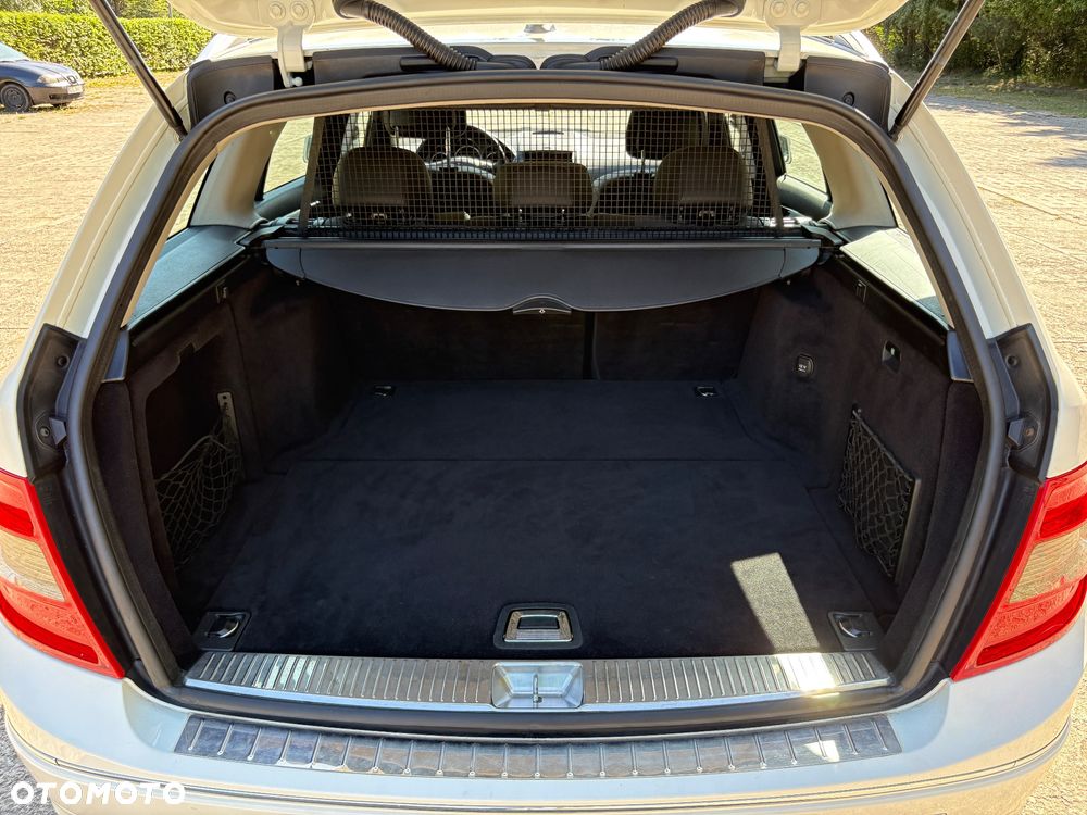 Mercedes-Benz Klasa C 180 Kompressor Automatik BlueEFFICIENCY Avantgarde - 26