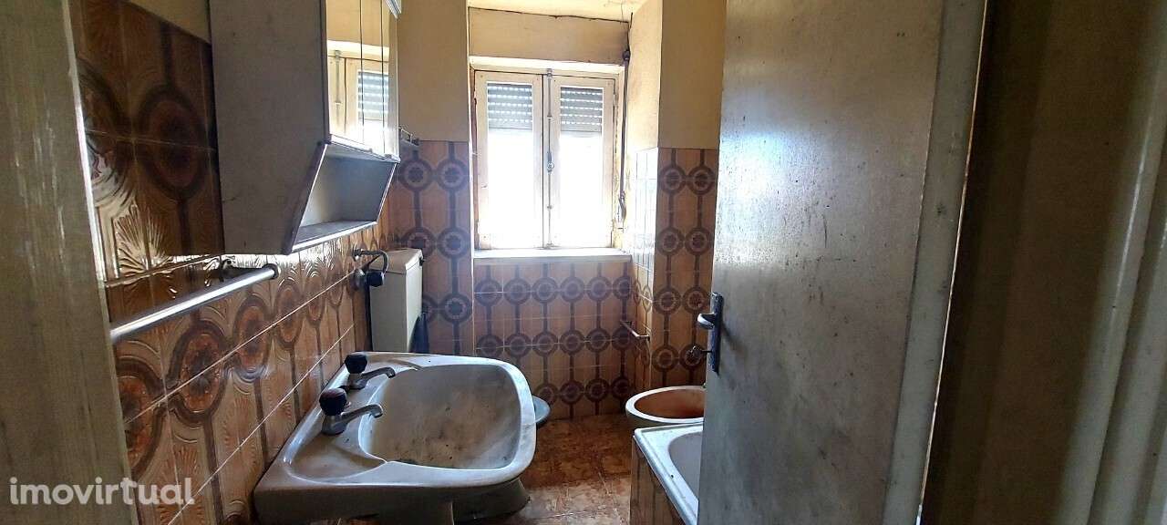 Moradia V2 para remodelar Ponte do Abade Sernancelhe - Grande imagem: 4/12