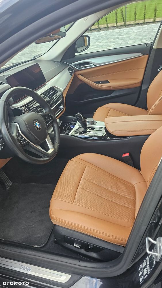 BMW Seria 5 520d xDrive mHEV - 15