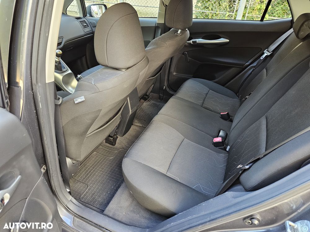 Toyota Auris - 12