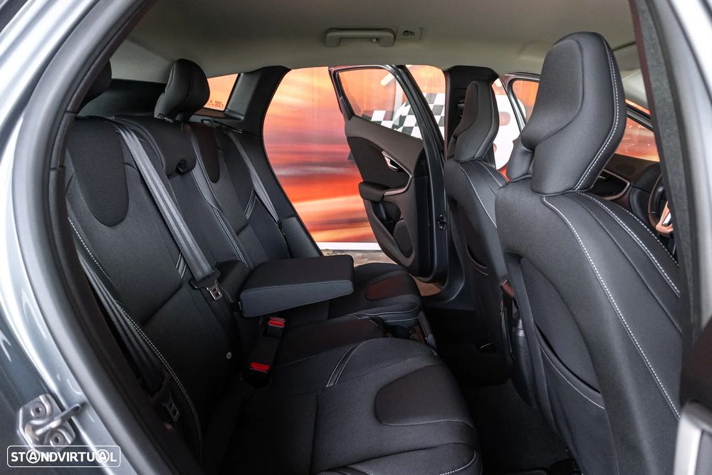 Volvo V40 2.0 D3 Momentum - 20