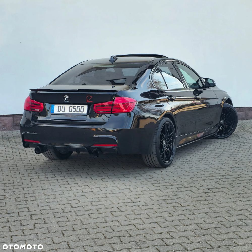 BMW Seria 3 330i xDrive M Sport - 11