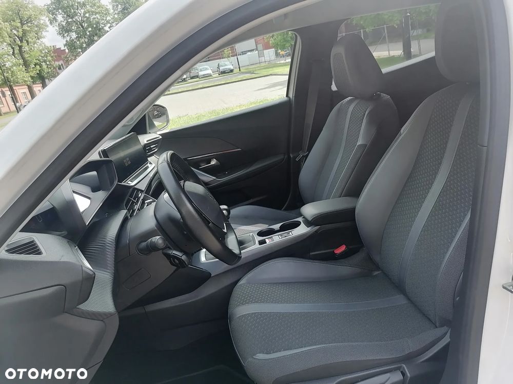 Peugeot 2008 1.5 BlueHDi Allure S&S - 22