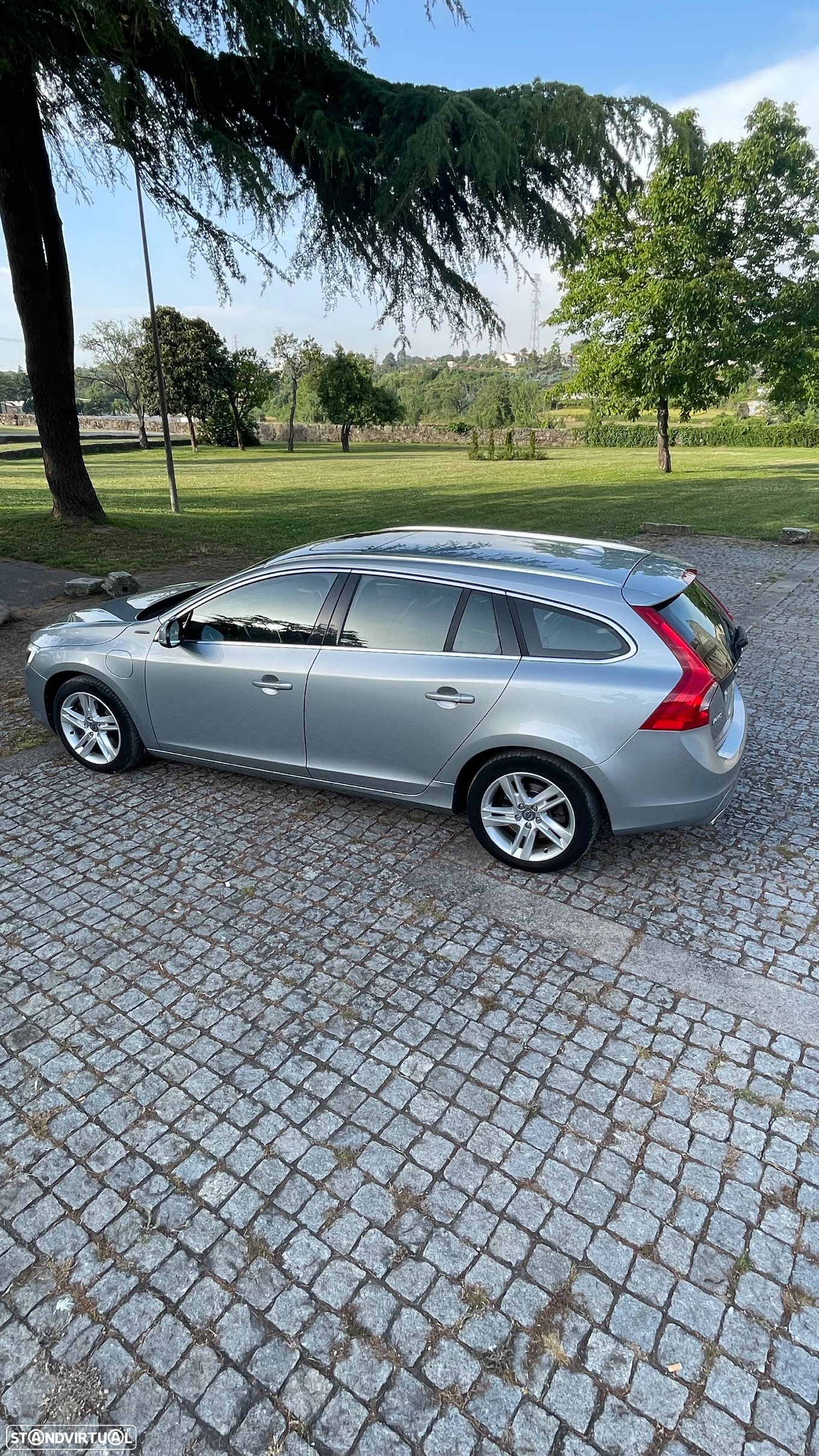 Volvo V60 2.4 D6 Summum AWD Phev - 4