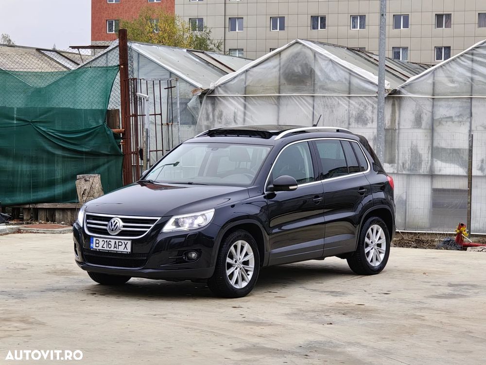 Volkswagen Tiguan - 1