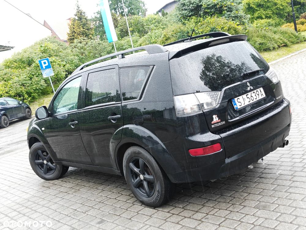 Mitsubishi Outlander 3.0 V6 LS 2WD - 6