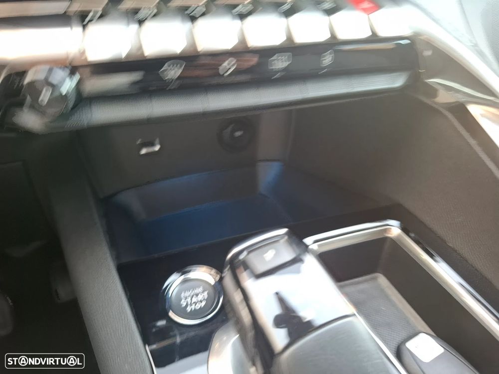 Peugeot 3008 1.2 PureTech Allure Pack EAT8 - 22