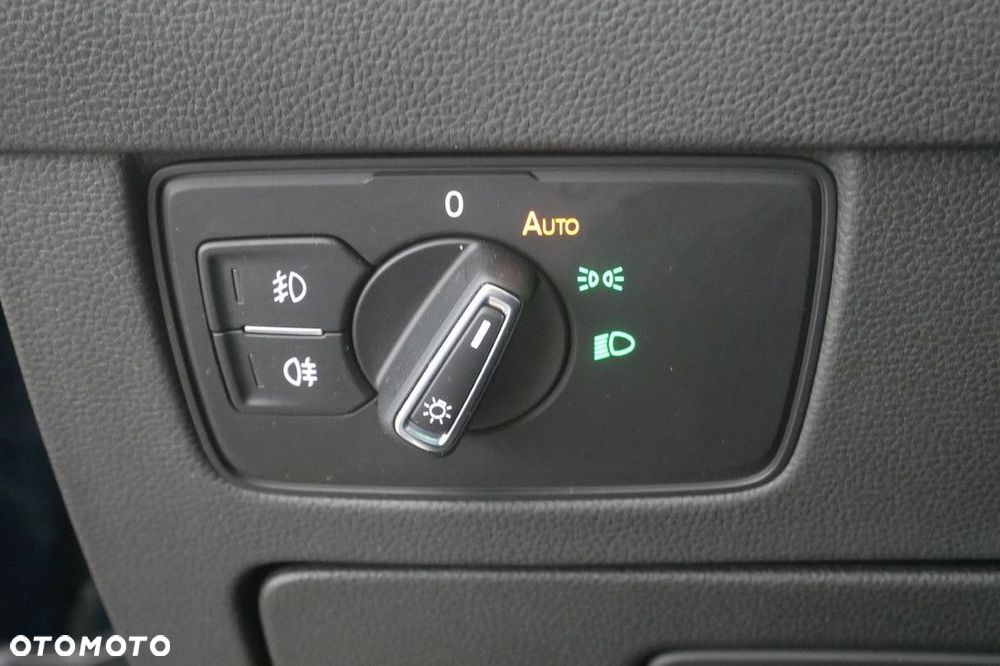 Volkswagen Passat Variant 2.0 TSI Elegance DSG - 31