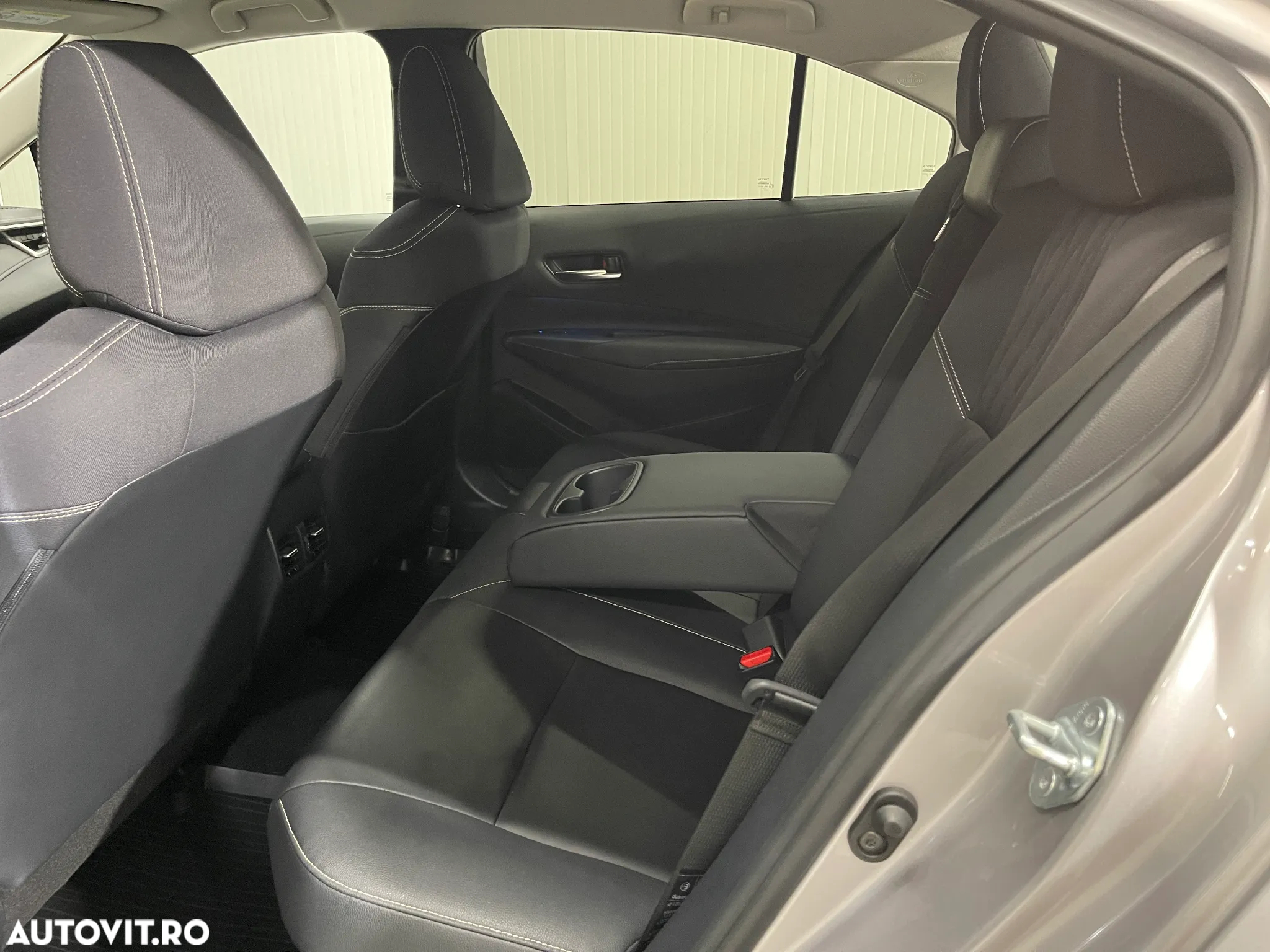 Toyota Corolla Sedan 1.8 HSD Exclusive - 11