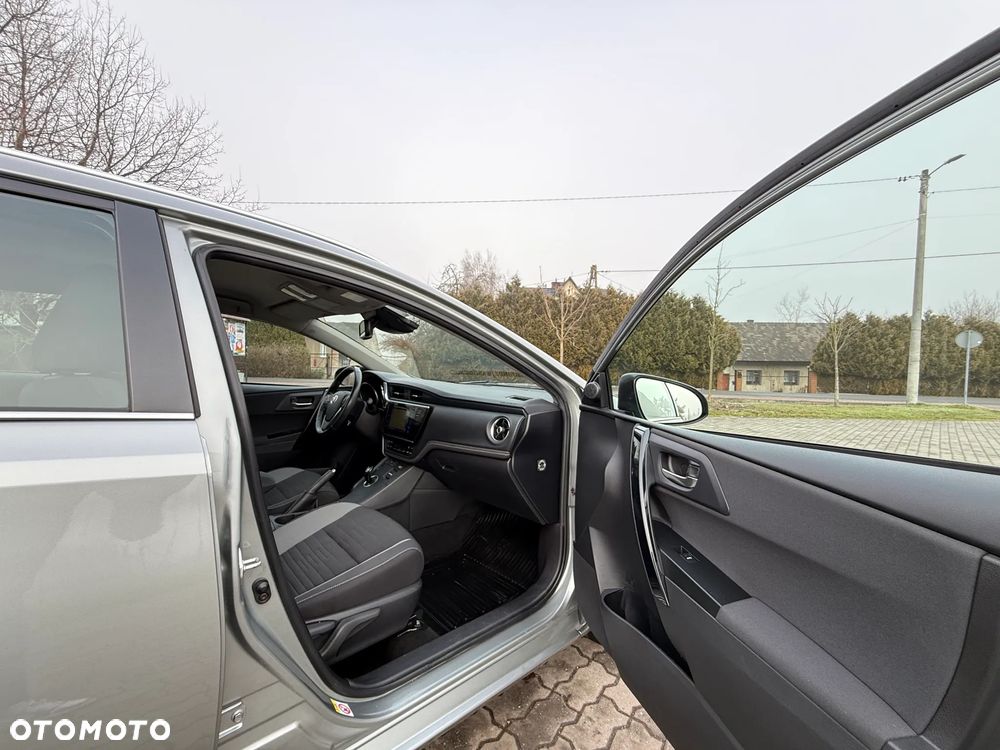 Toyota Auris Hybrid 135 Premium - 24