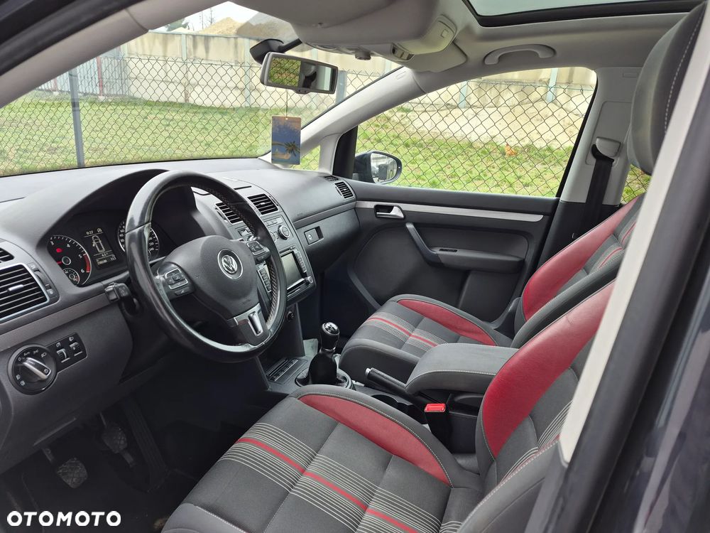 Volkswagen Touran 2.0 TDI DPF MATCH - 12