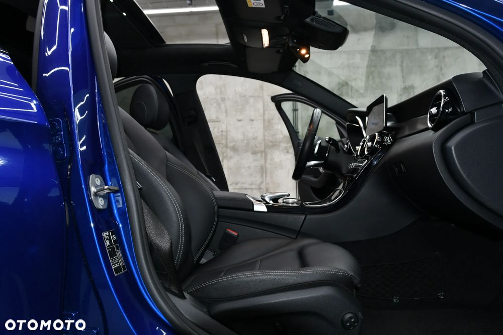 Mercedes-Benz Klasa C 300 d 4MATIC 9G-TRONIC - 27