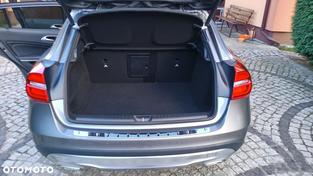 Mercedes-Benz GLA 220 d 4-Matic - 4