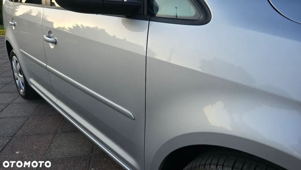Volkswagen Touran 2.0 TDI DPF BlueMotion Technology Comfortline - 31