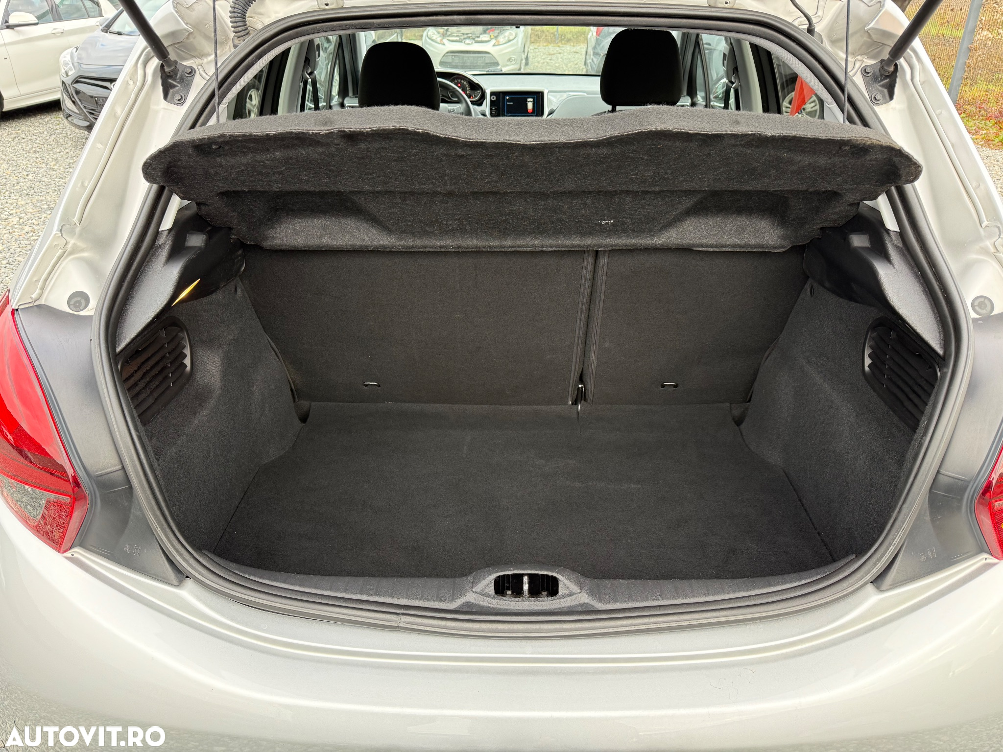 Peugeot 208 1.2 L PureTech Style - 14