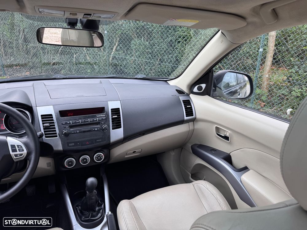 Mitsubishi Outlander 2.0 DI-D Instyle2 4WD - 26