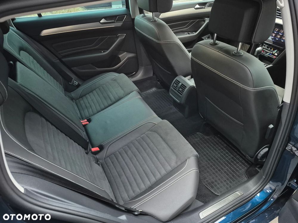 Volkswagen Passat 2.0 TDI Elegance DSG - 9