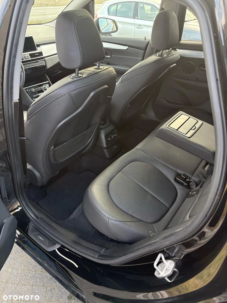 BMW Seria 2 218d - 33