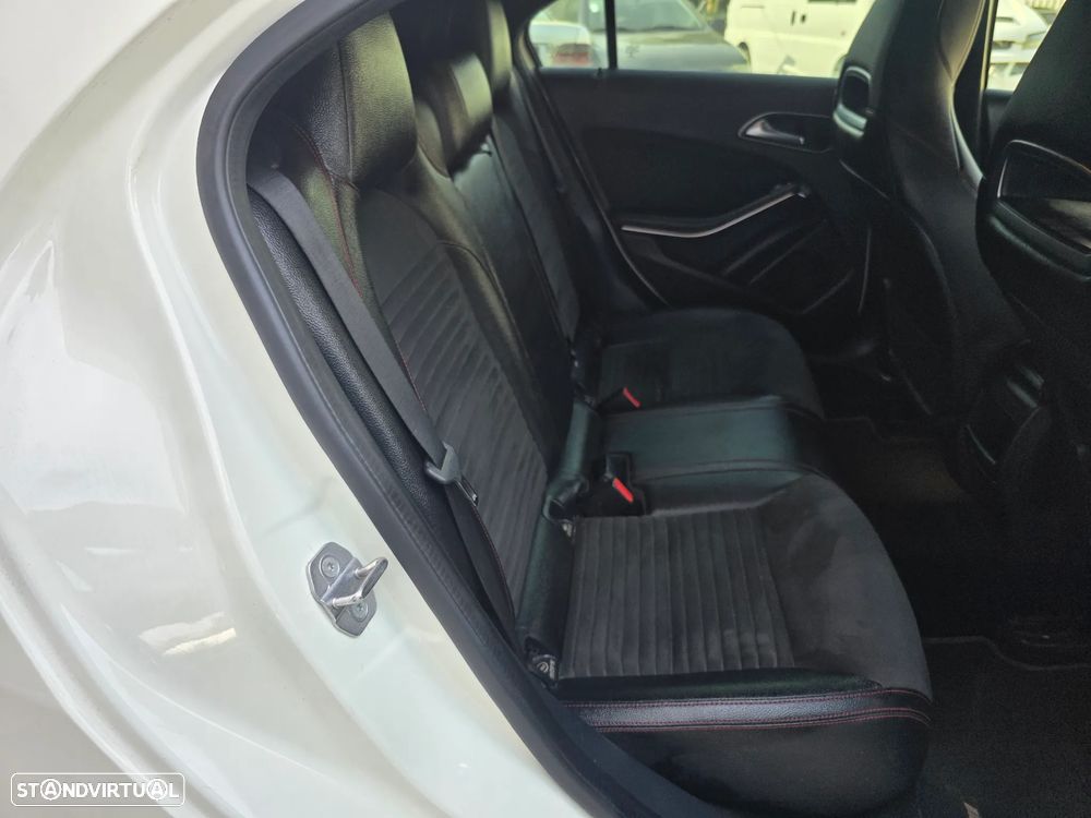 Mercedes-Benz A 180 d 7G-DCT AMG Line - 32
