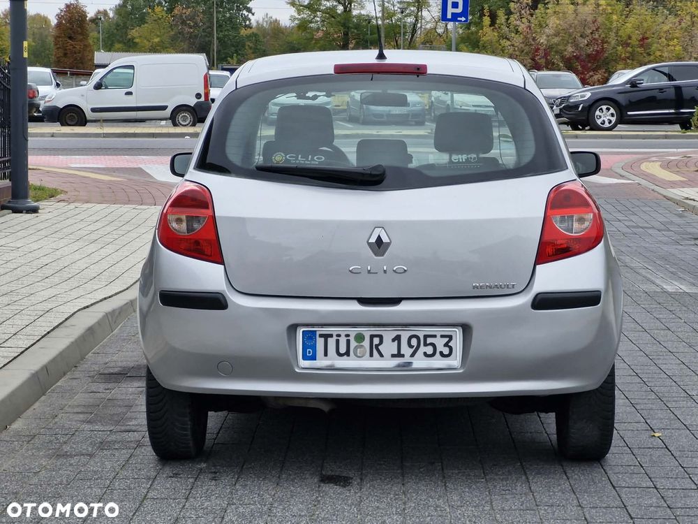 Renault Clio 1.2 16V Authentique - 5