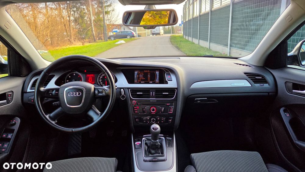 Audi A4 Avant 2.0 TDI DPF quattro - 26