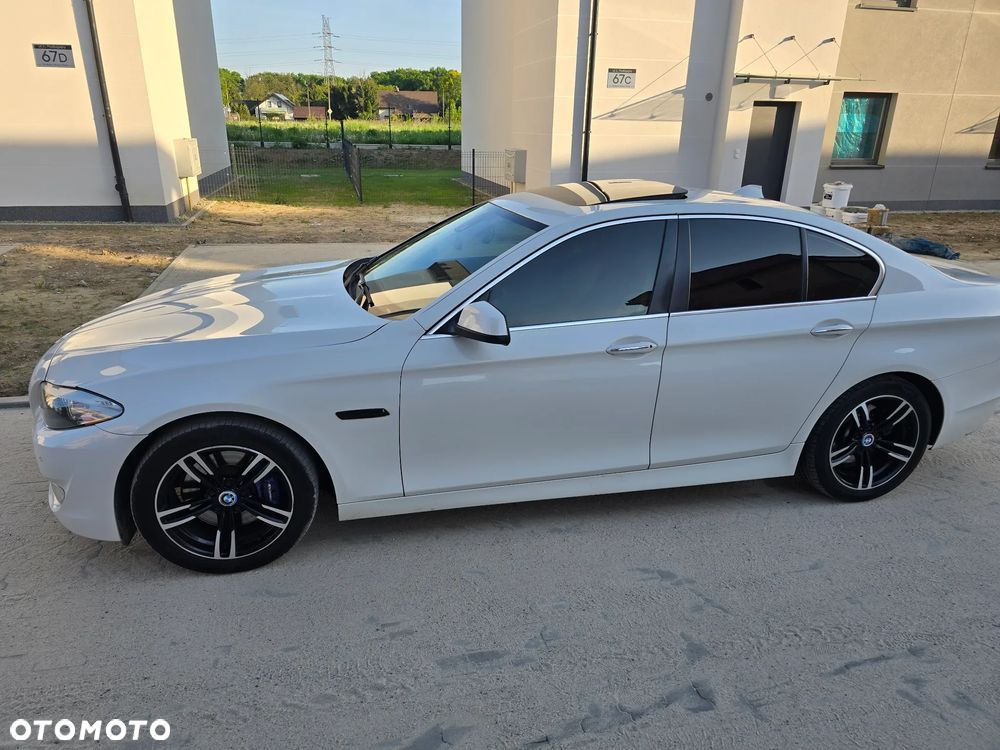 BMW Seria 5 525d Touring Luxury Line - 2