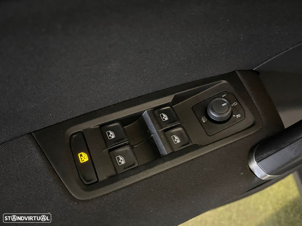 VW Touran 2.0 TDI Confortline - 32