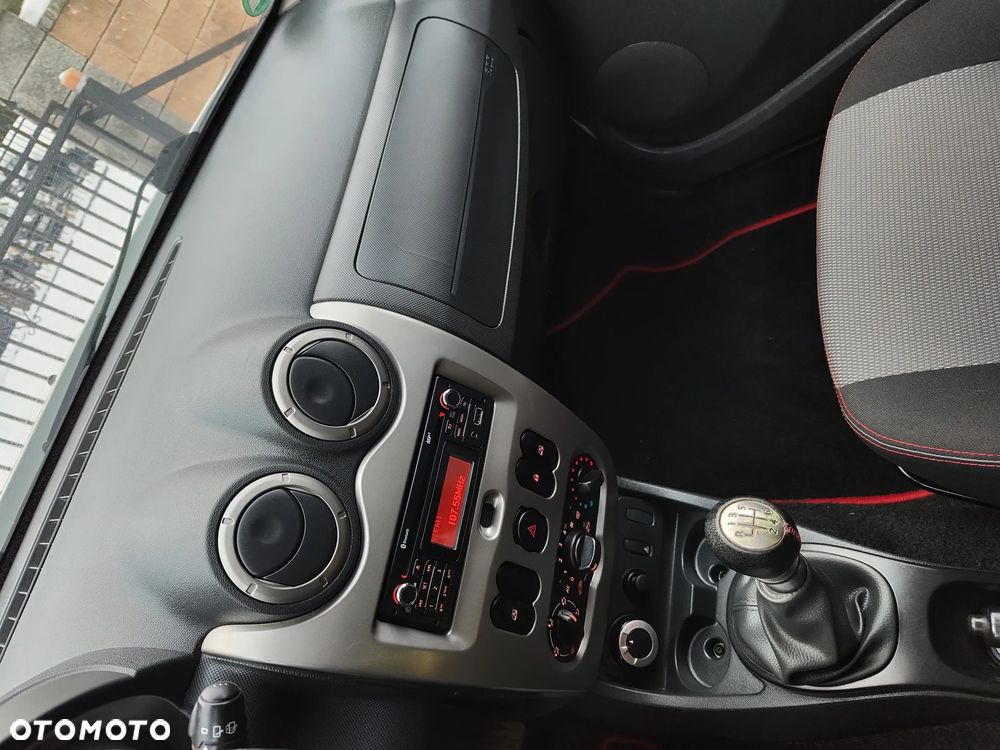 Dacia Duster 1.6 16V 4x4 Prestige - 13