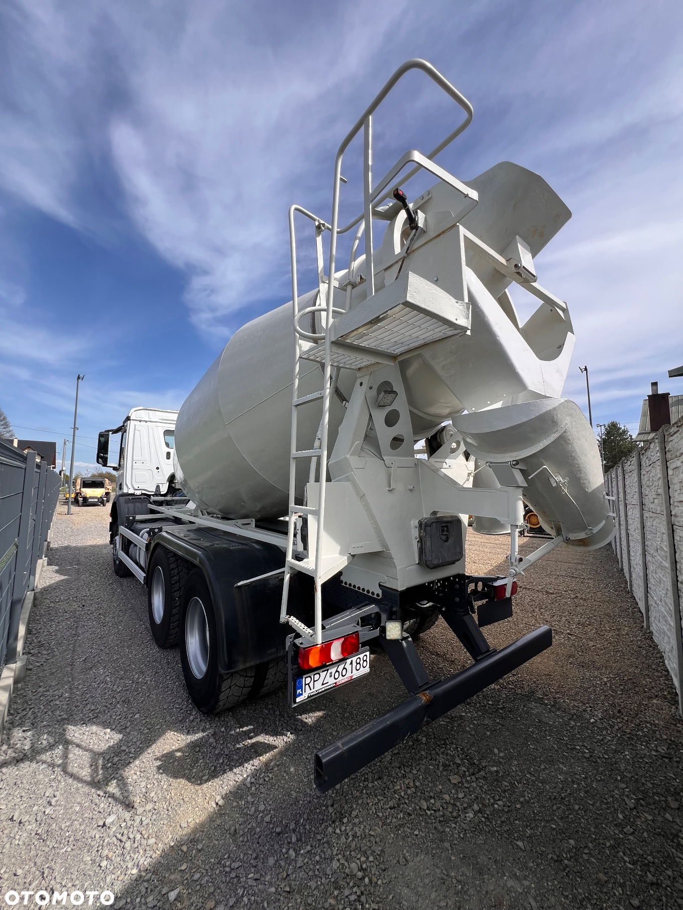 Mercedes-Benz Arocs - 9
