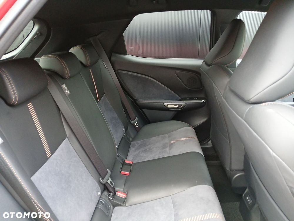 Lexus LBX 1.5 Hybrid Cool AWD - 29