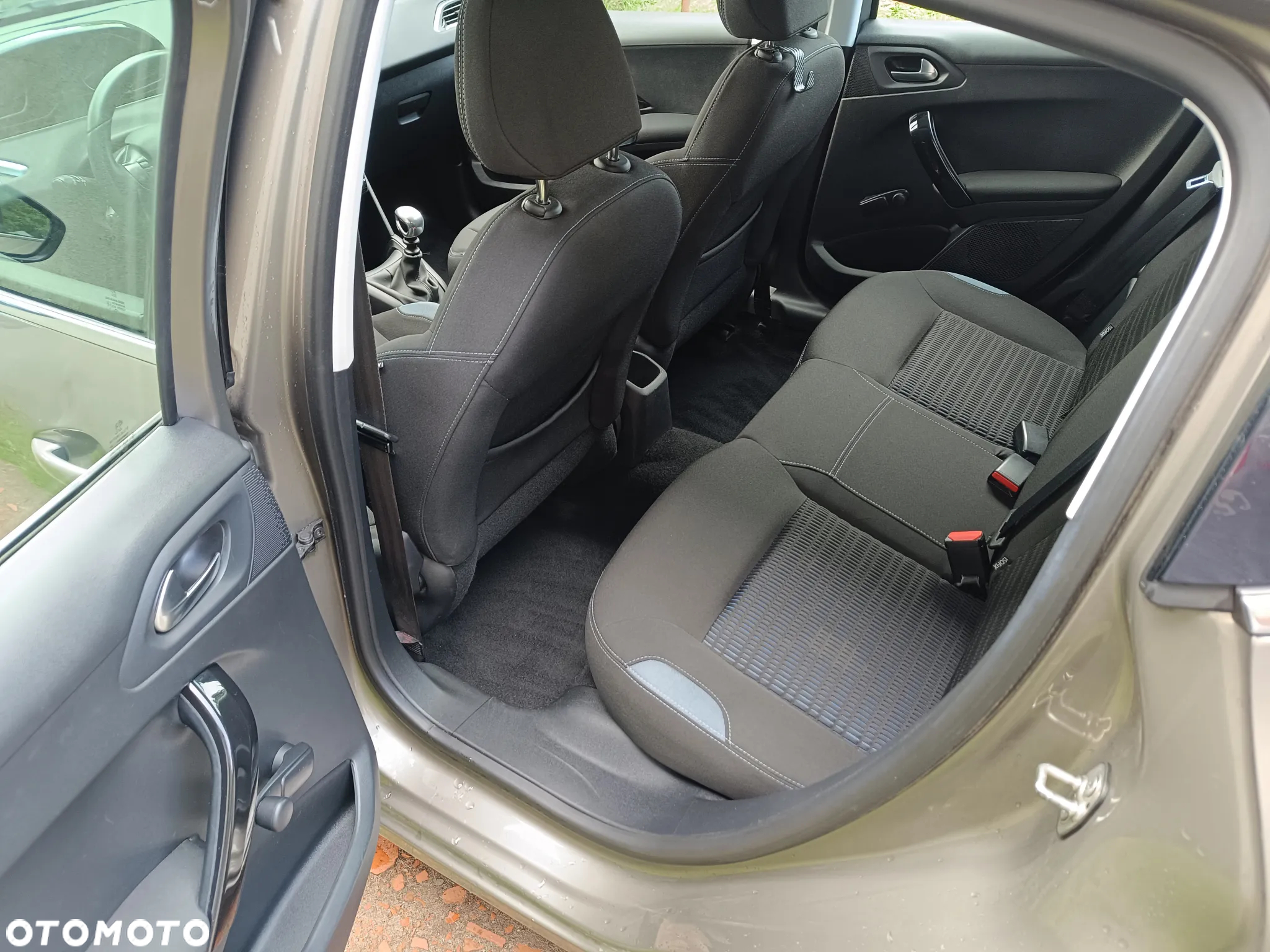 Peugeot 208 1.6 e-HDi Allure STT - 25