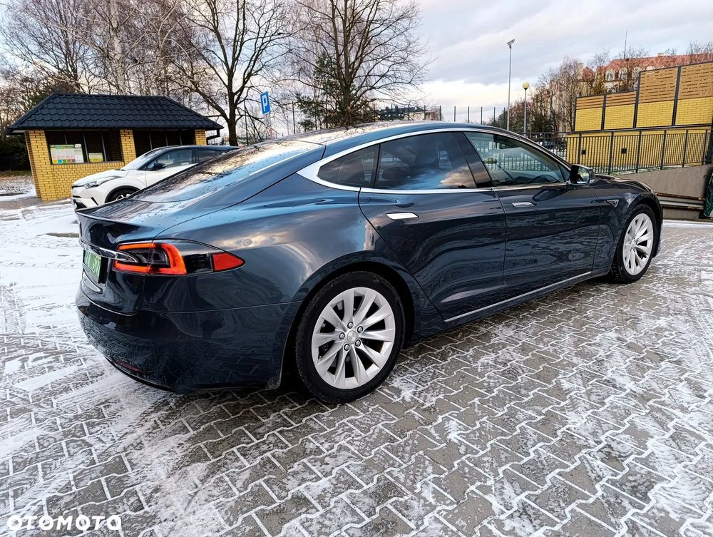 Tesla Model S - 6