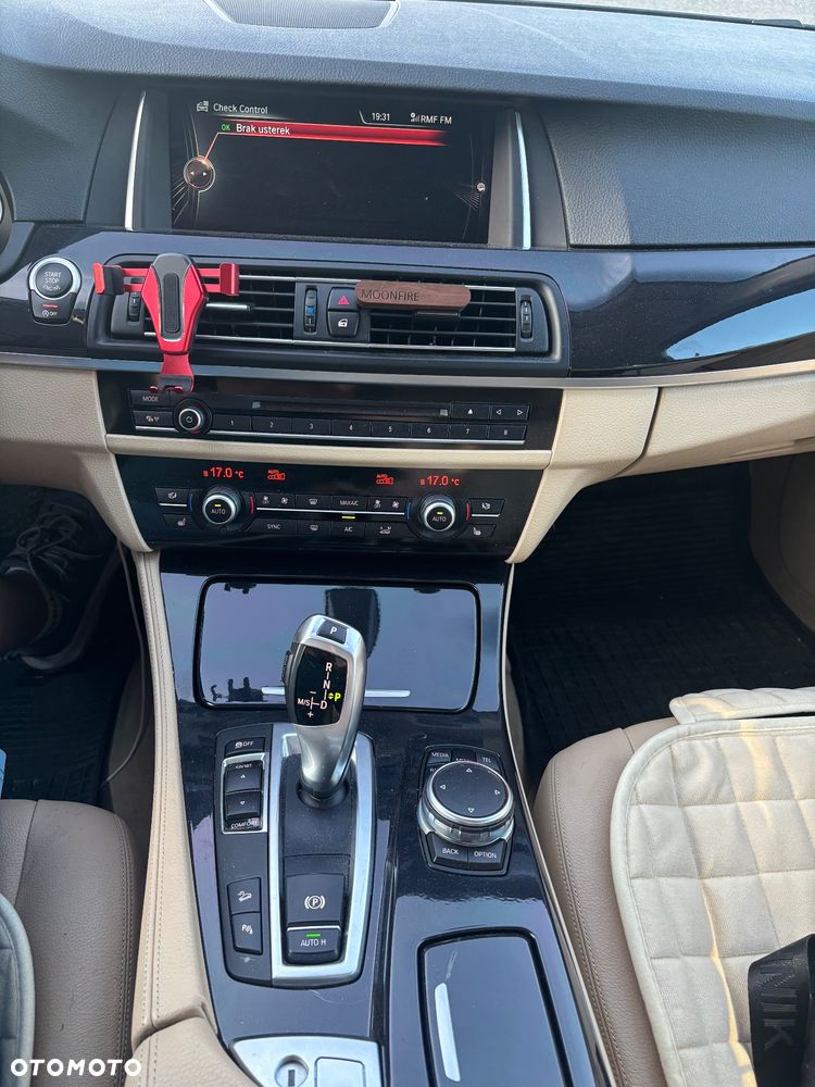 BMW Seria 5 528i xDrive - 17