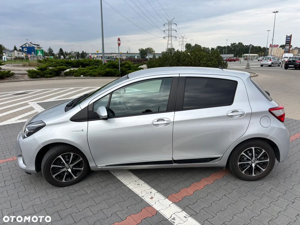 Toyota Yaris Hybrid 100 Active EU6 - 5