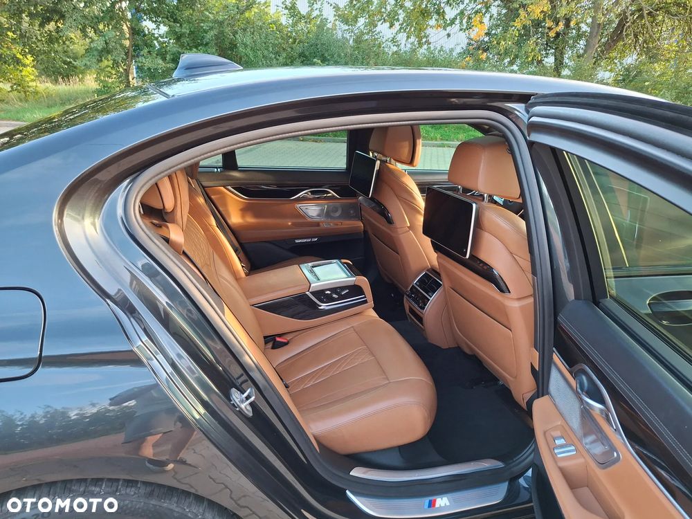 BMW Seria 7 750i xDrive - 12