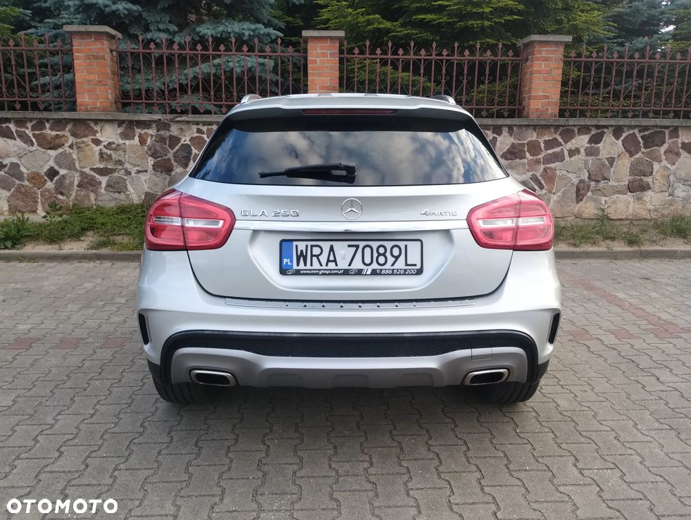 Mercedes-Benz GLA 250 4-Matic AMG Line - 14
