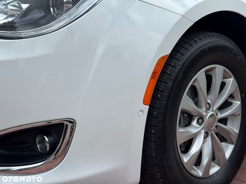 Chrysler Pacifica - 5