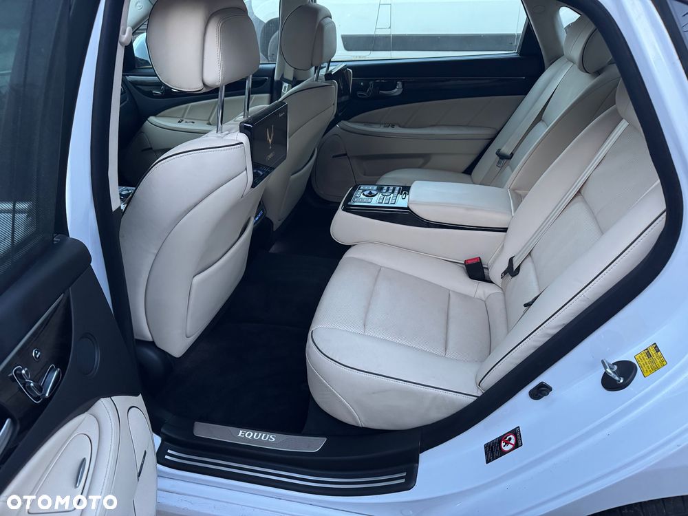 Hyundai Equus - 10
