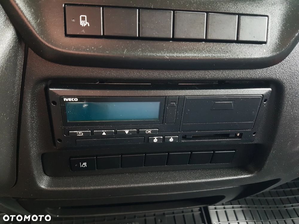 Iveco 70C18 WYWROTKA 3 STRONNA KIPER 3,60x2,2 BLIŹNIAKI 7 TON KLIMA HAK MANUAL 6-BIEGÓW - 33