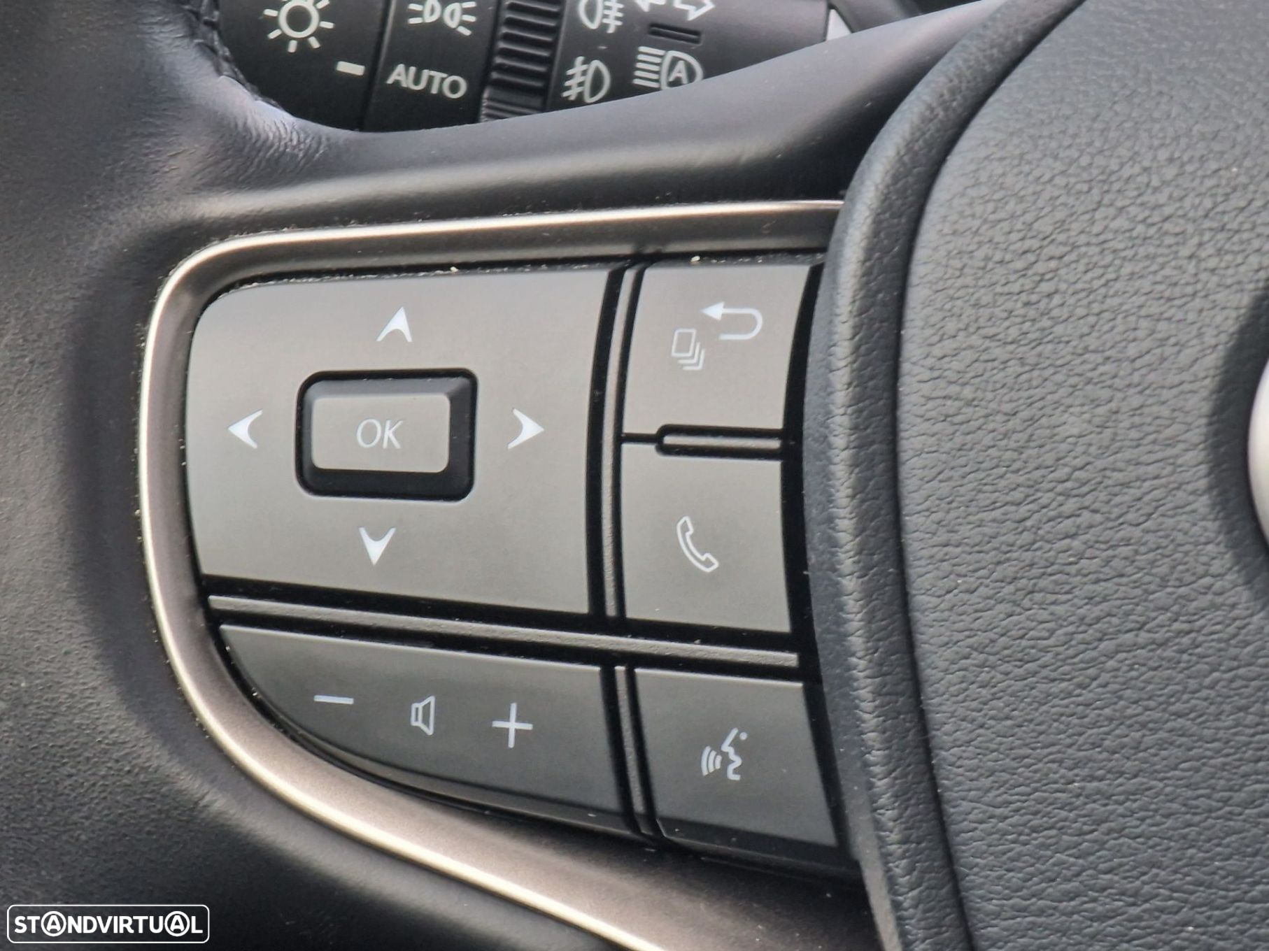 Lexus ux-250h Sport (Ecrã 12.3) - 16