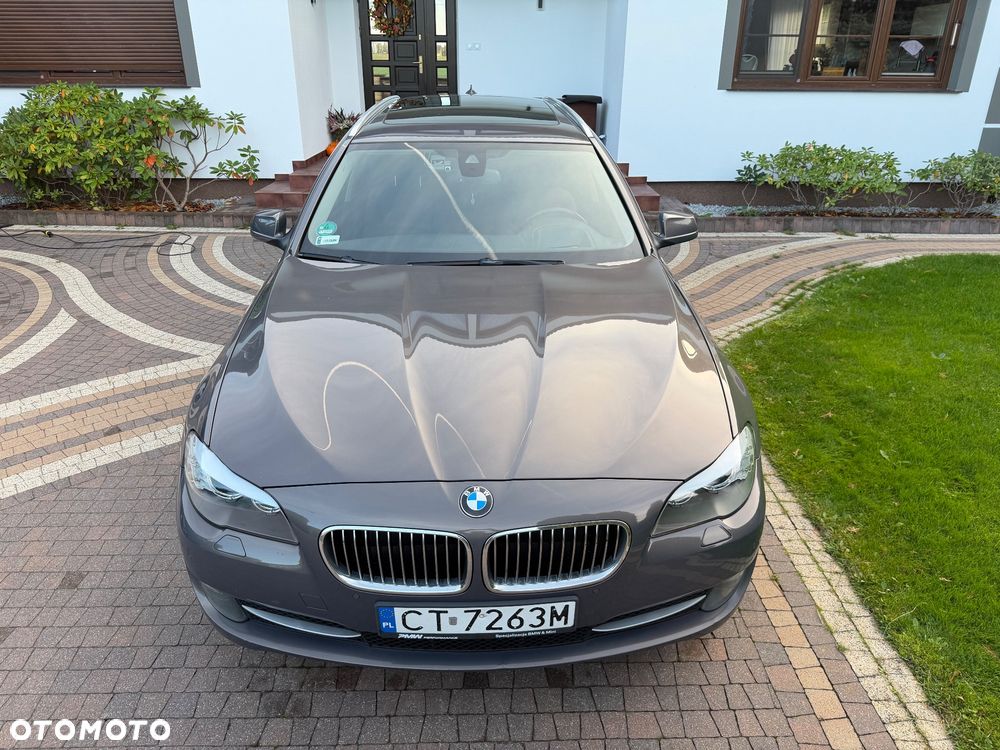 BMW 5 Series 2012 photo 2